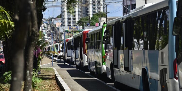 Rodoviários ameaçam paralisar 70% da frota de ônibus nesta quinta-feira (6)