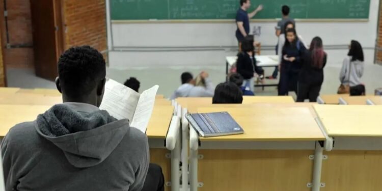 Fies começa a convocar nesta sexta estudantes em lista de espera