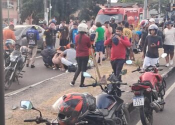 Motociclista fica ferido após colisão entre motos na Av. Constantino Nery