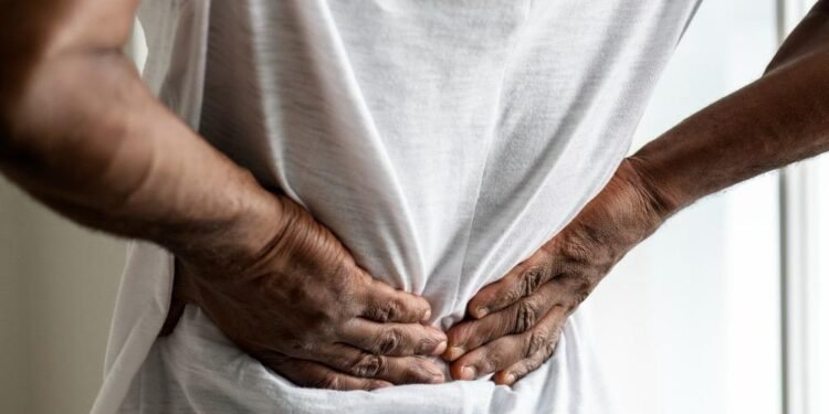 Uso frequente de medicamentos anti-inflamatórios pode causar lesões nos rins, alerta médica