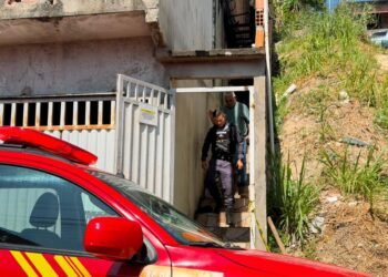 Pais de crianças mortas em incêndio em Manaus ganham liberdade provisória