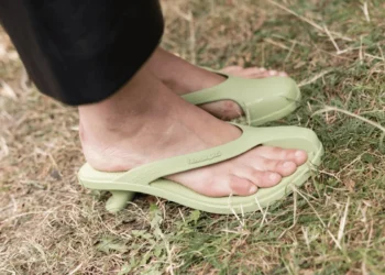 Havaianas lança saltos com dedão coberto em nova abordagem de clássico