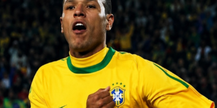Erro em registro eleitoral mostra ex-jogador Luis Fabiano como assexual