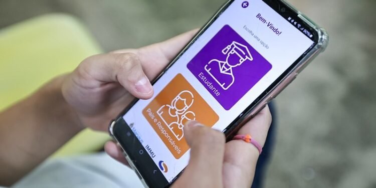 Estudantes de Manaus devem atualizar cadastro para garantir meia-passagem