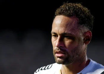 Neymar critica torcida do Santos: “Para de vaiar, mano. Bate palma”