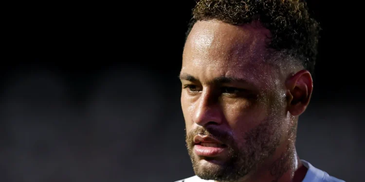 Neymar critica torcida do Santos: “Para de vaiar, mano. Bate palma”