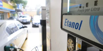 Etanol fica mais barato em 14 Estados e ganha vantagem sobre a gasolina em 11 regiões
