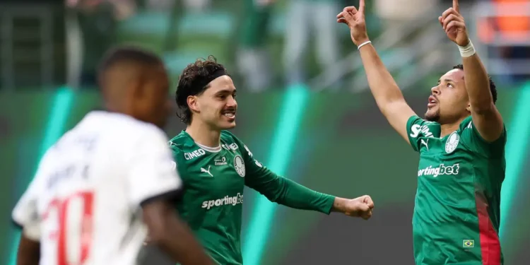 Palmeiras goleia Vasco e volta a abrir frente no Brasileirão: 4 a 1