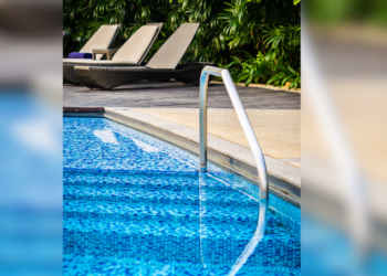 Homem é preso por assediar adolescentes dentro de piscina em balneário