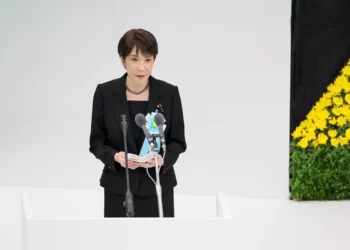 Primeira-ministra do Japão fica “solitária” após perder barata de estimação