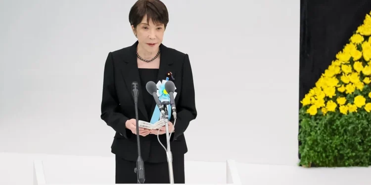 Primeira-ministra do Japão fica “solitária” após perder barata de estimação