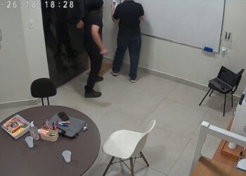 Professor é atacado e ferido por aluno dentro de centro de reforço em Manaus