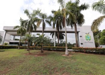 ​📌 ESCÂNDALO NA SAÚDE: Governo do Amazonas pagou R$ 22,1 milhões no aluguel de apenas um mamógrafo; valor compraria 237 aparelhos, revela CGU