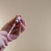 Alegação de que vacina contra Covid aumenta aborto em 82% distorce dados de estudo