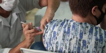 Projeto propõe que vacinação contra Covid-19 de crianças dependa de autorização dos pais em Manaus