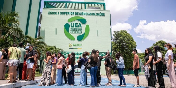Vestibular e SIS da UEA: candidatos têm até quinta-feira (13) para se inscrever