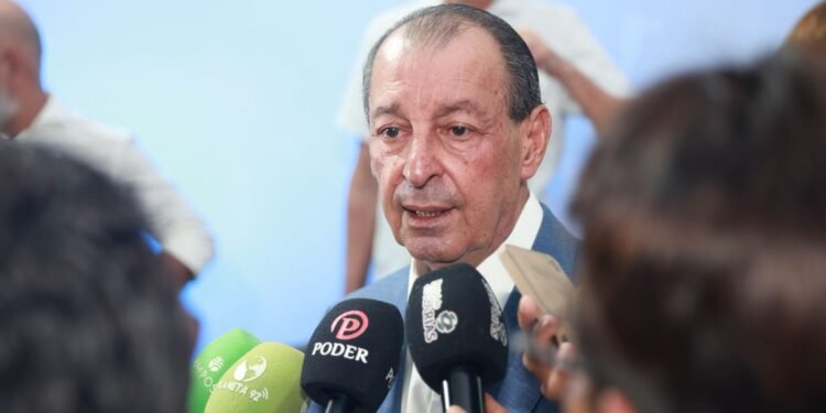 Omar Aziz aposta no ensino integral e promete reforçar valorização dos professores no Amazonas