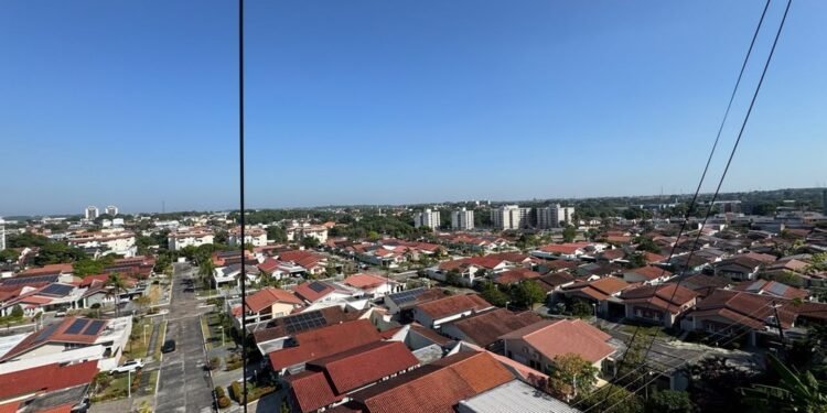 Qualidade do ar piora em Manaus nesta sexta (14); especialista aponta relação com incêndios