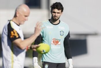 Otávio pode alcançar Dida e Gomes em estreia na Seleção Brasileira; entenda