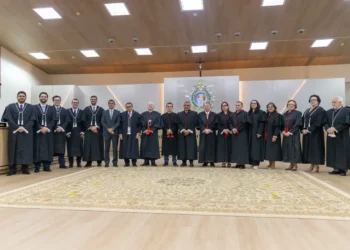 Aleam aprova 8 novas vagas de desembargador e cria 104 cargos e funções no TJAM