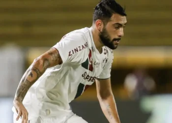 Classificação do Fluminense termina em confusão generalizada, agressão a jogador e invasão de campo na Libertadores