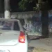 Carro fica com a dianteira destruída após bater contra poste na Efigênio Sales