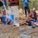 Casal de idosos se emociona ao encontrar água no sertão