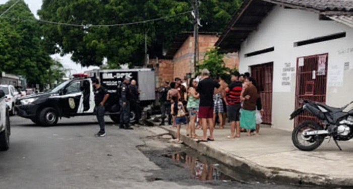 Mulher é morta a tiros dentro de kitnet; dois homens teriam invadido o local
