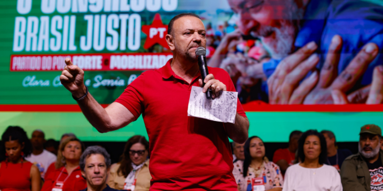 Presidente do PT defende apuração de ‘todas as denúncias’ contra ministros do STF
