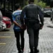 Menino de 8 anos aciona a polícia e ajuda a salvar a mãe após ser esfaqueada pelo pai