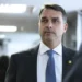 STF investiga papel de Flávio Bolsonaro em financiamento milionário de filme sobre o pai