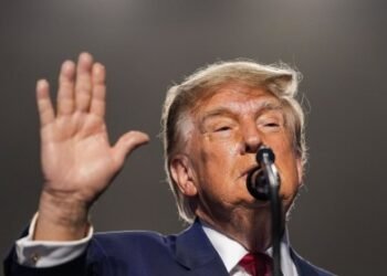 Trump volta a dizer que pagamento de US$ 5 mil para adultos vai acontecer