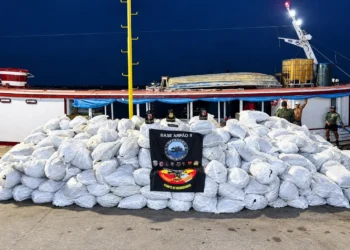 Polícia apreende 27,6 toneladas de pirarucu ilegal em embarcações no Rio Solimões