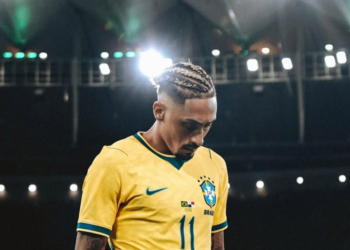 Raphinha deixa Seleção Brasileira após exame apontar edema na coxa