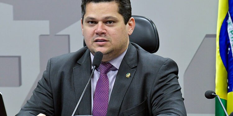 Davi Alcolumbre rejeita pressão por impeachment de Moraes: “Não é normal”