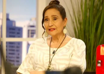 Sônia Abrão critica Anitta e sai em defesa de Virginia em polêmica na Grande Rio; Vídeo