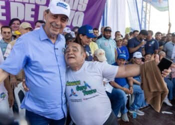 Omar leva plano de 40 mil moradias ao Careiro e promete colocar imóveis no nome das mulheres