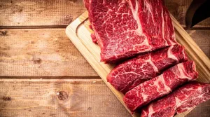 Jovem ironiza possível vitória da direita ao mostrar mãe preparando estoque de carne