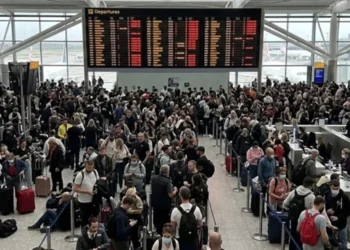 Caos aéreo no Reino Unido cancela voos e atinge milhares de passageiros