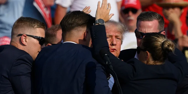 Homem baleado em comício de Trump morre dois anos após ataque