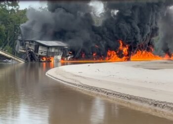 Operação contra garimpo ilegal inutiliza 11 dragas em unidade de conservação no Amazonas