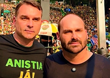 PT pede ao TSE investigação sobre Flávio e Eduardo por interferência estrangeira nas eleições