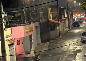 Chuva cai novamente em Manaus nesta sexta após calor extremo e dias de fumaça