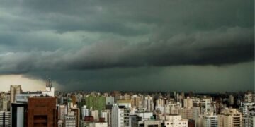 Chuva atinge Manaus nesta quinta-feira e previsão indica novas pancadas para sexta