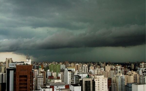 Chuva atinge Manaus nesta quinta-feira e previsão indica novas pancadas para sexta