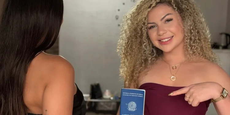 Dona de barbearia nudista anuncia contratação após receber 400 currículos