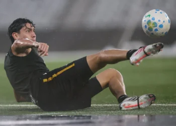 Convocado para Venezuela, Ferraresi pode perder clássico contra o Vasco