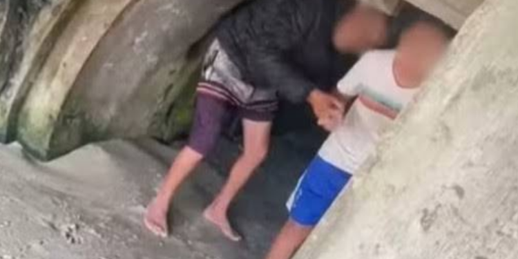 Homem é preso após ser flagrado com criança sob deck em praia
