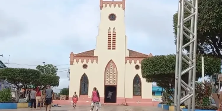 Altas temperaturas mudam rotina dos moradores de Tefé