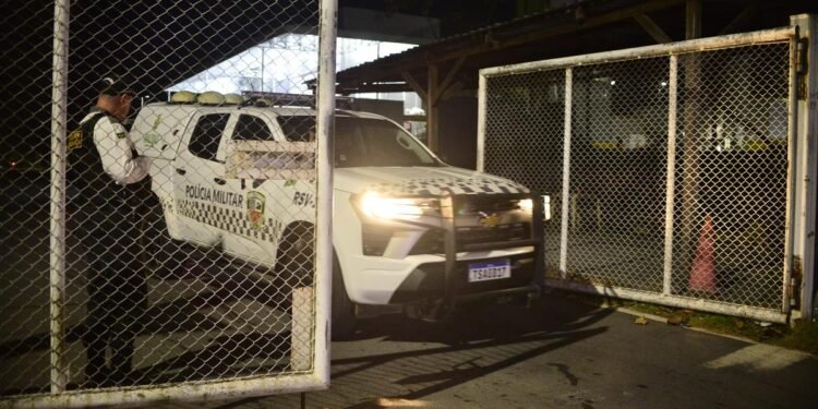 Policiais militares presos fazem princípio de rebelião em unidade da PM em Manaus